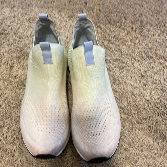 J/Slides gradient pastel tennis shoes, size 9 - Picture 2 of 13